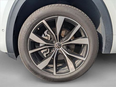 Used 2024 Volkswagen Atlas SEL Premium R-Line image 19