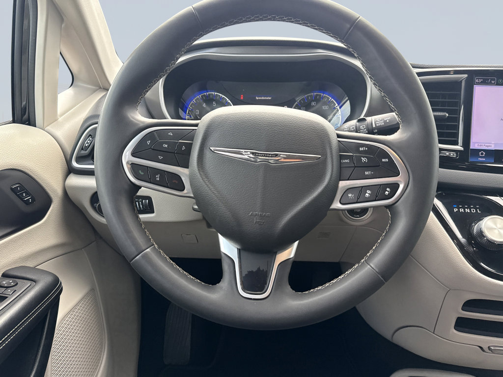 Used 2024 Chrysler Pacifica Touring-L FWD image 14