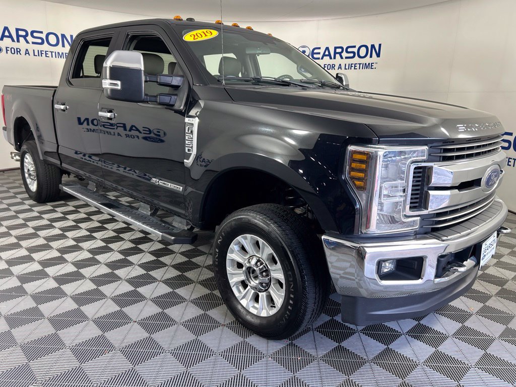Used 2019 Ford F250 XLT w/ XLT Premium Package AWD/4WD image 3