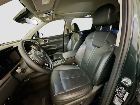 Used 2023 Kia Sorento S w/ Panoramic Sunroof Package image 13