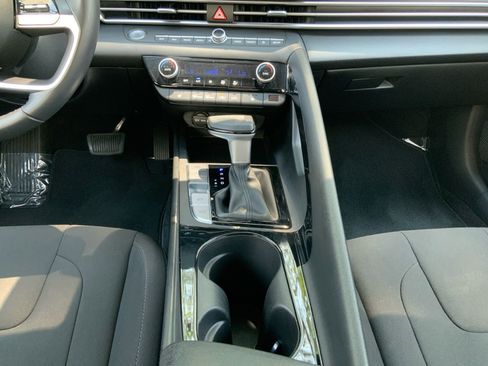 Used 2024 Hyundai Elantra SEL w/ Convenience Package FWD image 25