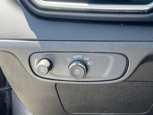 Used 2023 Chevrolet Bolt EUV Premier FWD image 16