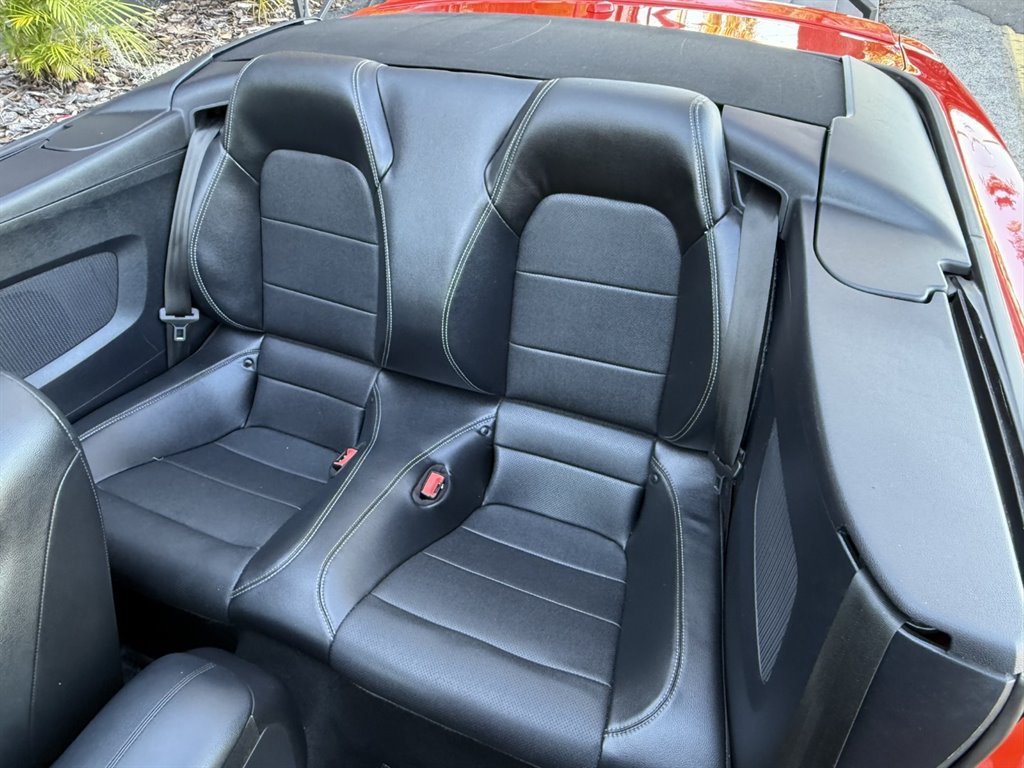 Used 2019 Ford Mustang Convertible RWD image 19