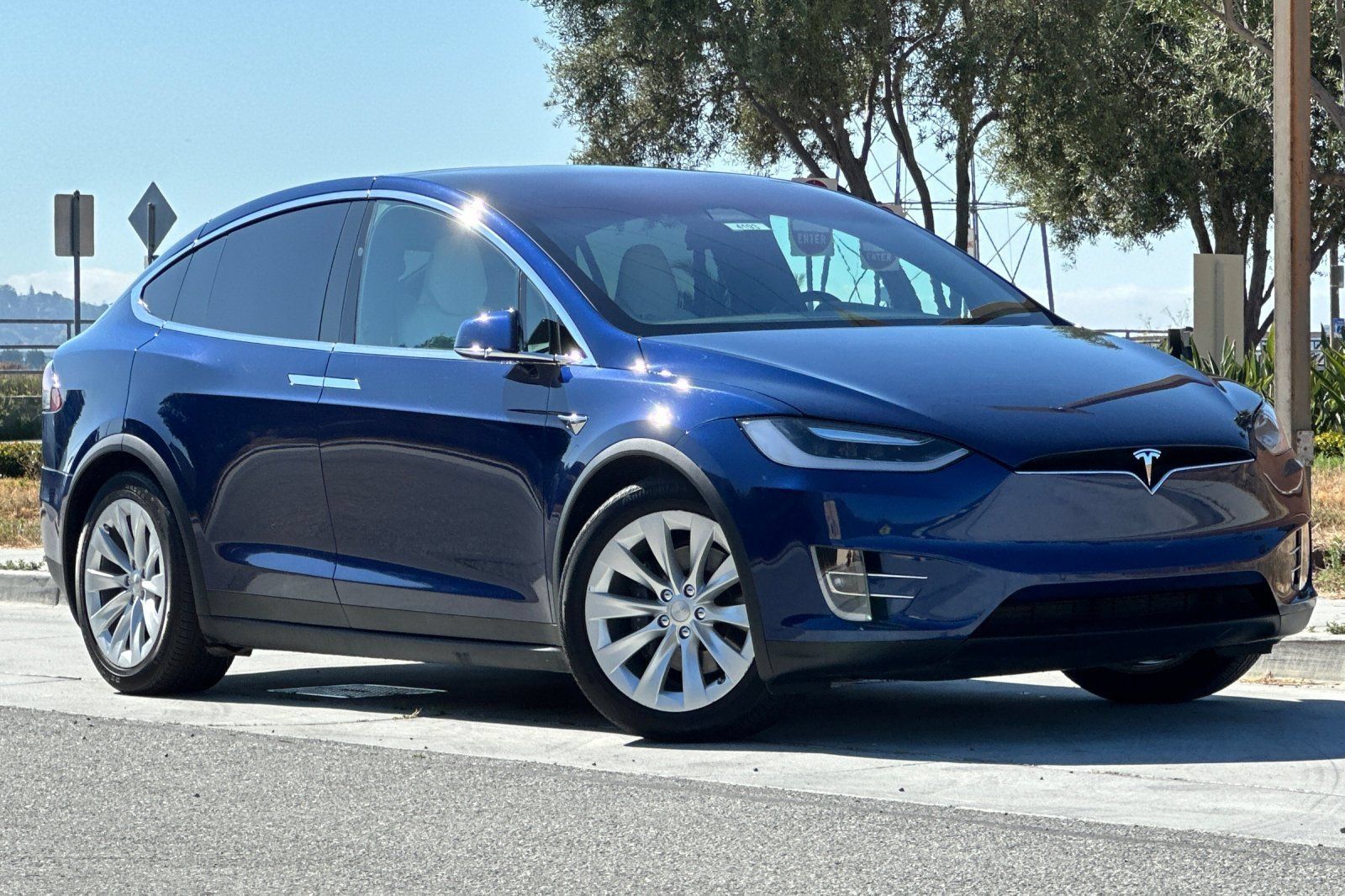 Used 2017 Tesla Model X 100D AWD/4WD image 2