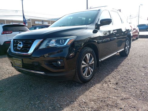 Used 2017 Nissan Pathfinder SL w/ SL Tech Package image 3
