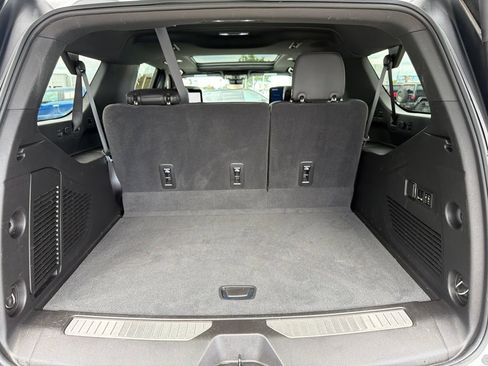 Used 2023 Chevrolet Suburban High Country w/ Premium Package 2 AWD/4WD image 39