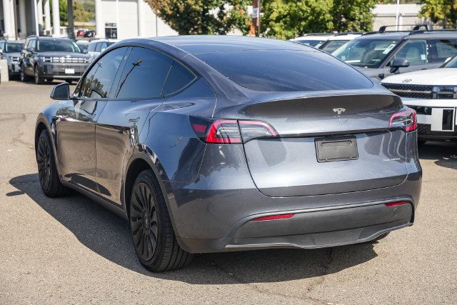 Used 2023 Tesla Model Y Long Range AWD/4WD image 2