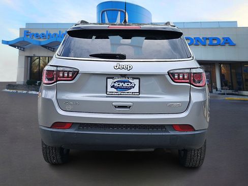 Used 2018 Jeep Compass Latitude w/ Popular Equipment Group AWD/4WD image 6