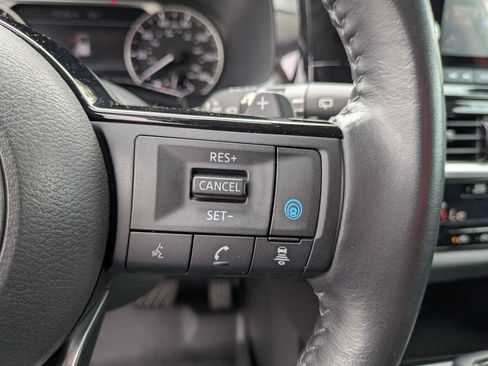 Used 2022 Nissan Pathfinder SV AWD/4WD image 19