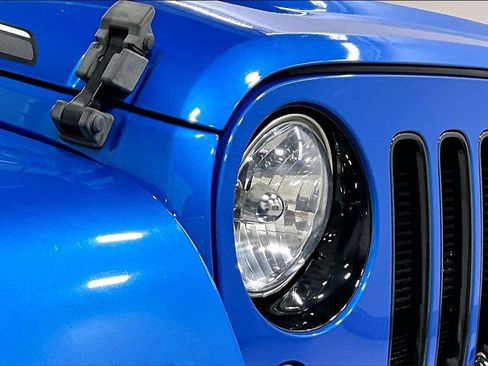 Used 2014 Jeep Wrangler Unlimited Sahara image 29