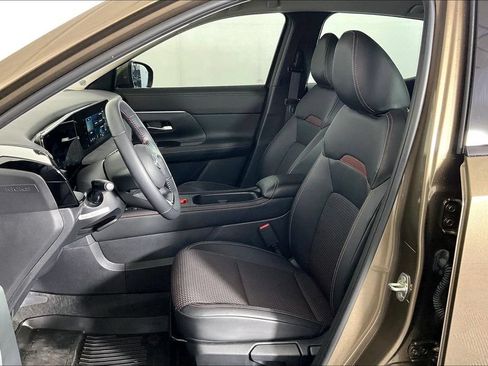 Certified 2025 Nissan Kicks SR FWD image 30