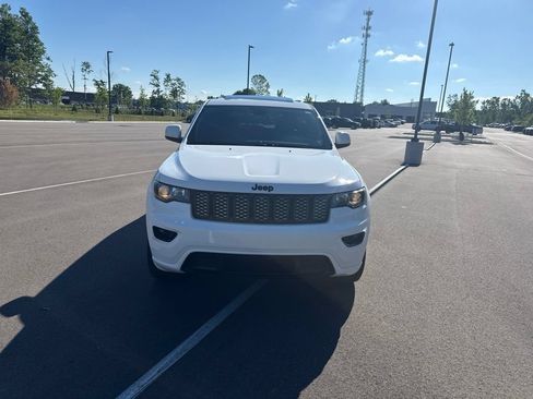 Used 2020 Jeep Grand Cherokee Altitude AWD/4WD image 2