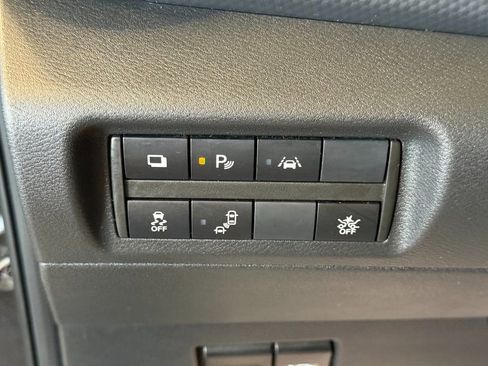 Used 2021 Nissan Kicks S image 18