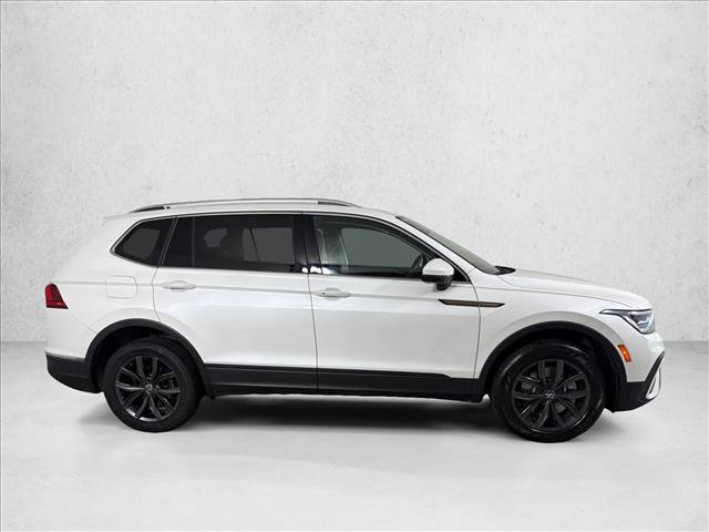 Used 2023 Volkswagen Tiguan SE FWD image 2