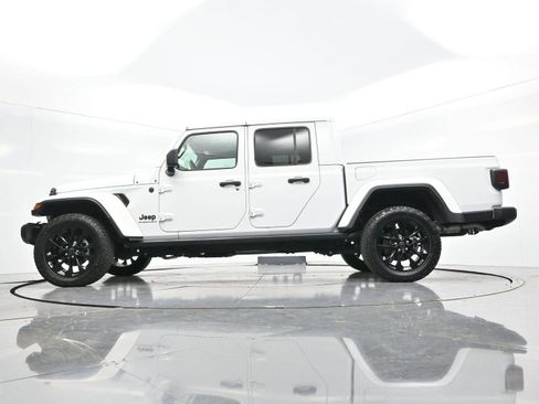 Used 2024 Jeep Gladiator Sport AWD/4WD image 41