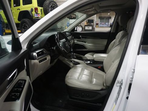 Used 2022 Kia Telluride EX w/ EX Premium Package FWD image 2