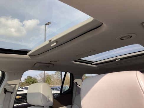 Used 2021 GMC Acadia SLT w/ Technology Package image 11