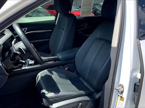 Used 2022 Audi e-tron Premium image 8