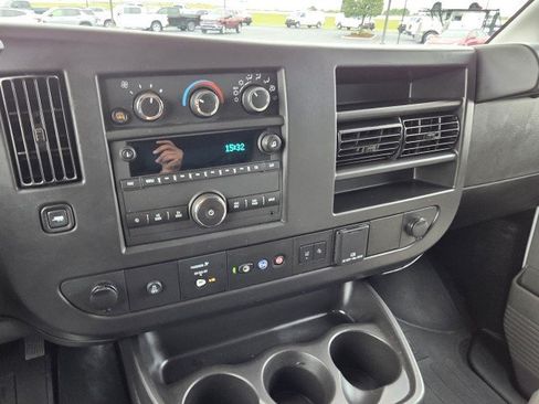 Used 2025 Chevrolet Express 3500 LT w/ LT Preferred Equipment Group RWD image 3