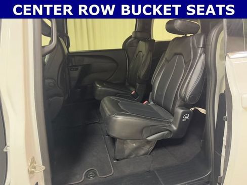 Used 2025 Chrysler Pacifica Select FWD image 38