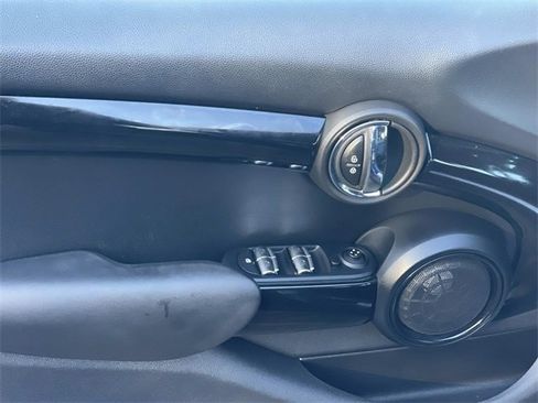 Used 2018 MINI Cooper S image 19