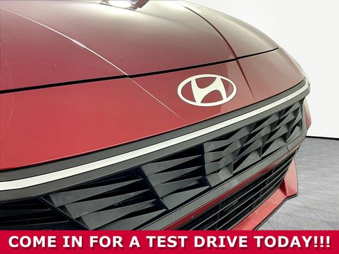 Used 2025 Hyundai Elantra Sport FWD image 30