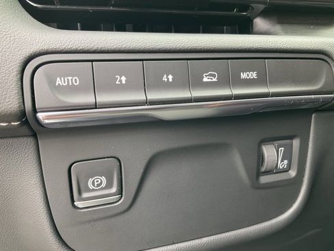 Used 2022 Cadillac Escalade Luxury image 32