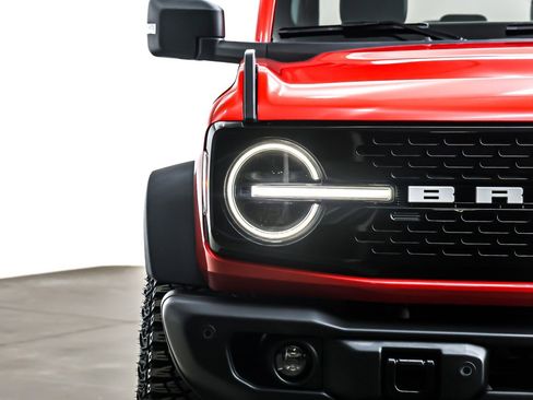 Used 2023 Ford Bronco Wildtrak image 14