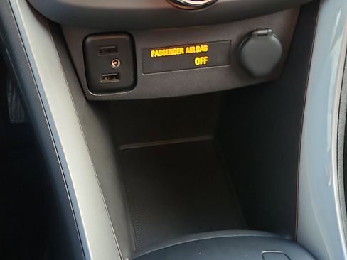 Used 2022 Chevrolet Trax LT w/ LT Convenience Package image 24