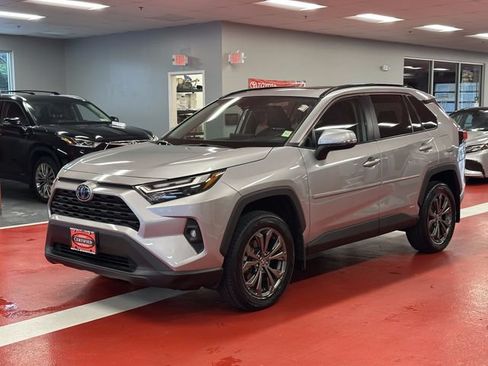 Used 2023 Toyota RAV4 XLE Premium AWD/4WD image 7