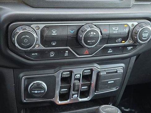 Used 2023 Jeep Gladiator Sport image 18