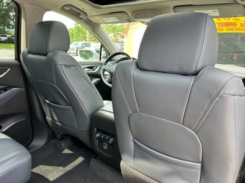 Used 2019 Buick Enclave Essence image 19