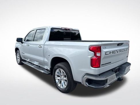 Used 2022 Chevrolet Silverado 1500 LTZ w/ Technology Package AWD/4WD image 7