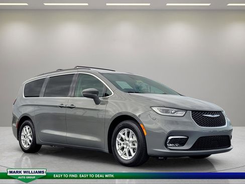 Used 2022 Chrysler Pacifica Touring-L FWD image 1