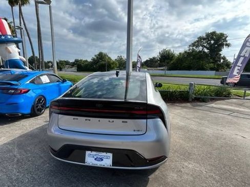 Used 2023 Toyota Prius XLE FWD image 5