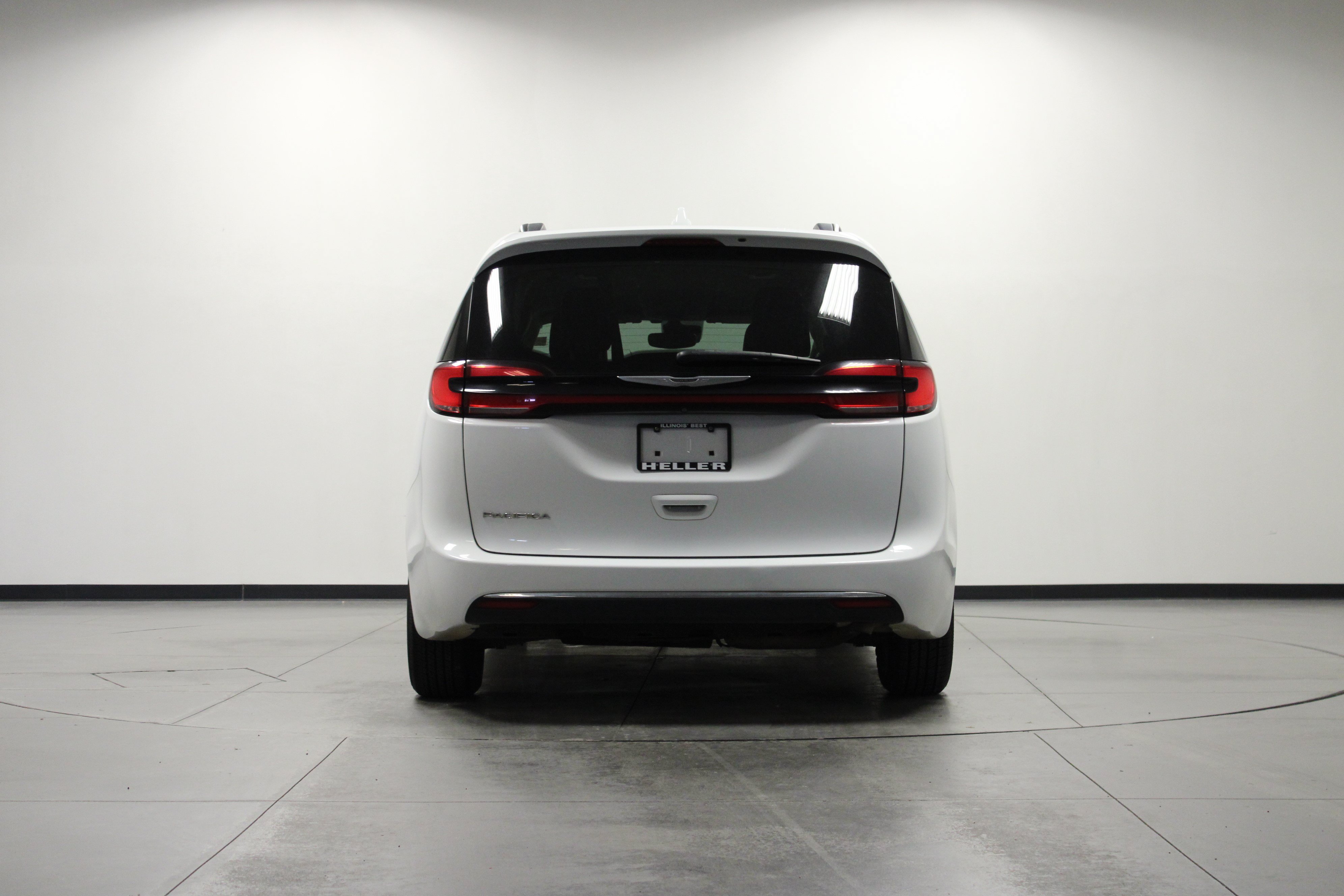 Used 2022 Chrysler Pacifica Touring-L FWD image 5
