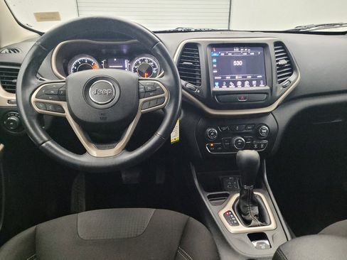 Used 2017 Jeep Cherokee Latitude FWD image 22