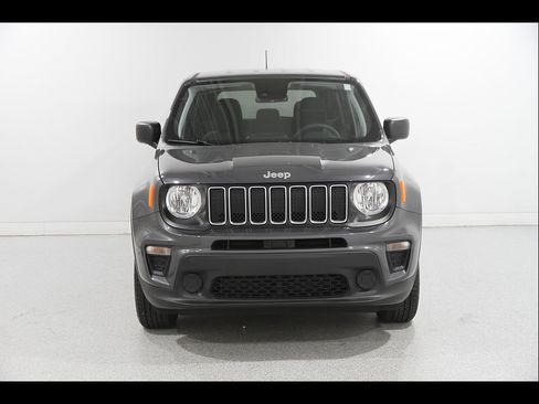 Used 2023 Jeep Renegade Latitude AWD/4WD image 2