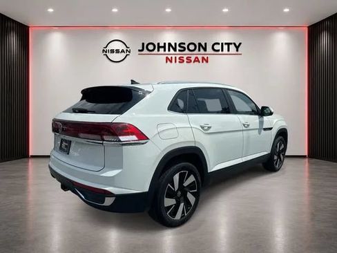 Used 2025 Volkswagen Atlas Cross Sport SE FWD image 5