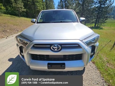 Used 2021 Toyota 4Runner SR5 AWD/4WD image 9