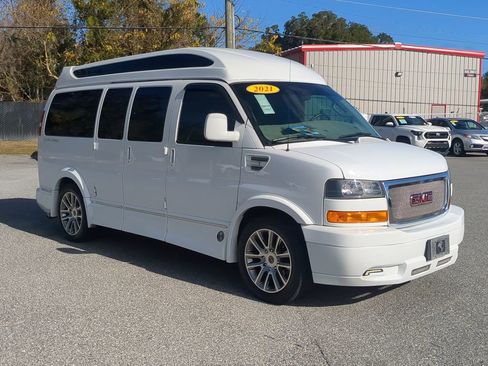Used 2021 GMC Savana 2500 w/ Enhanced Convenience Package image 11