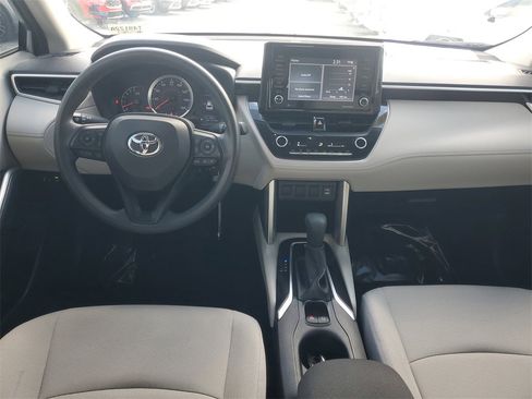 Used 2022 Toyota Corolla Cross L image 9