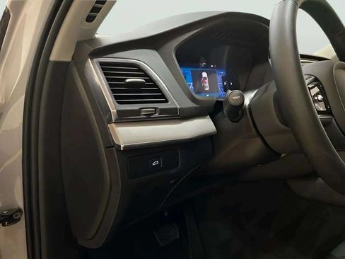 Used 2025 Volvo XC90 B5 Core AWD/4WD image 72