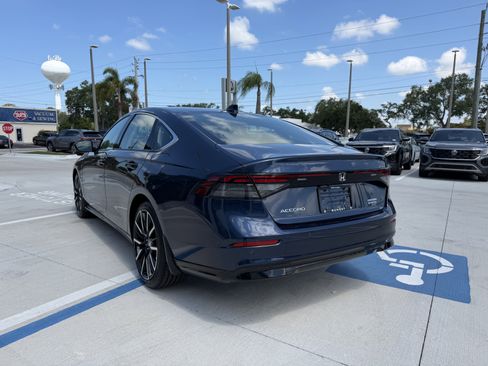Used 2024 Honda Accord Touring image 5