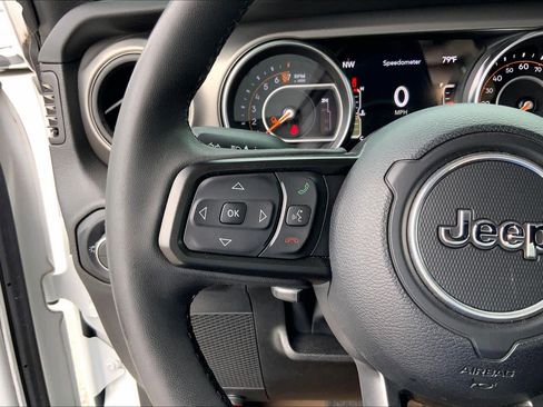 Used 2023 Jeep Gladiator Sport AWD/4WD image 23