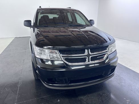 Used 2019 Dodge Journey SE FWD image 3