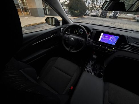 Used 2025 Toyota Camry LE image 33