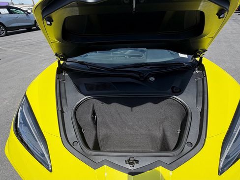 Used 2022 Chevrolet Corvette Stingray Coupe w/ 1LT RWD image 19