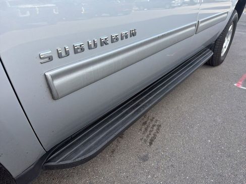 Used 2011 Chevrolet Suburban LT w/ Luxury Package image 4