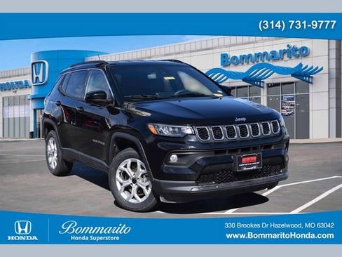 Used 2025 Jeep Compass Latitude image 1